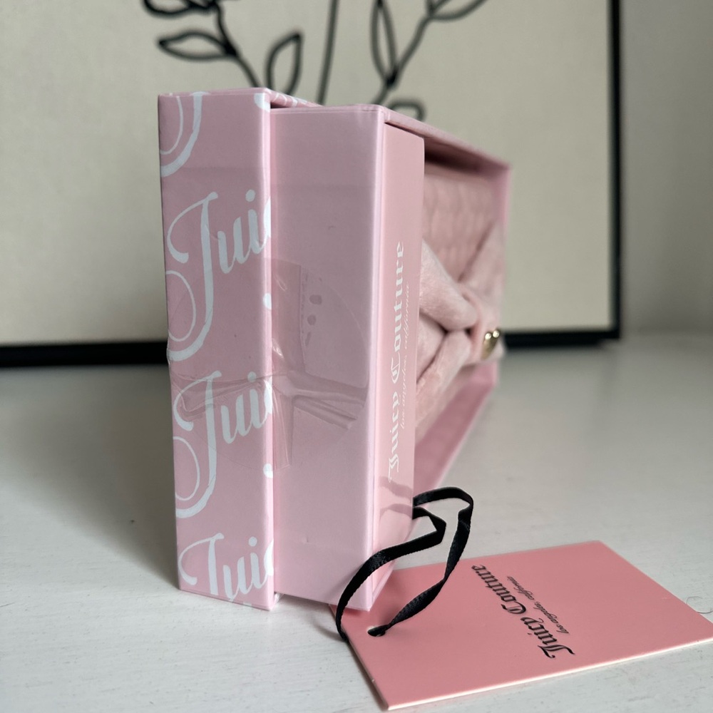 Juicy Couture Tied With A Bow Large Zip Around Wallet - Picture 2 of 3